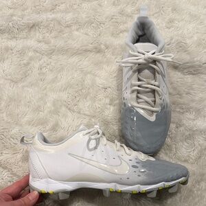 Nike Hyperdiamond Keystone Woman’s softball cleats white‎ and gray Size 9
